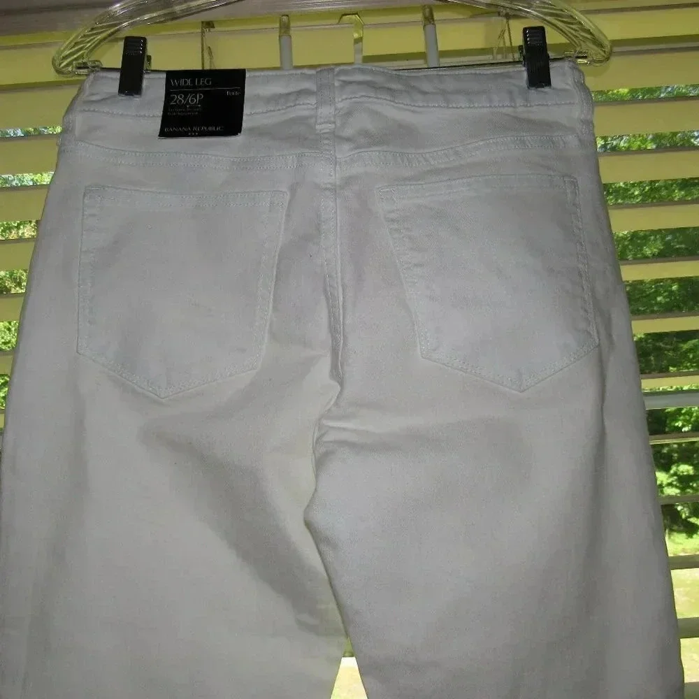 NWT BANANA REPUBLIC Wide Leg White Jeans Size 6P